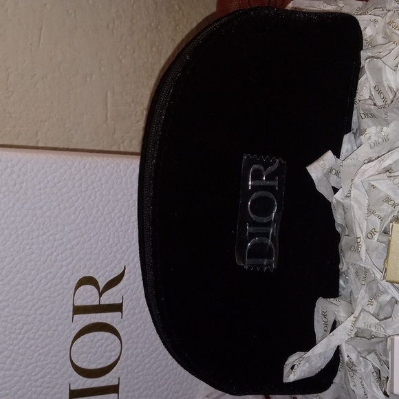 Dior Makeup And Pouch Bundle - Picture 5 of 7